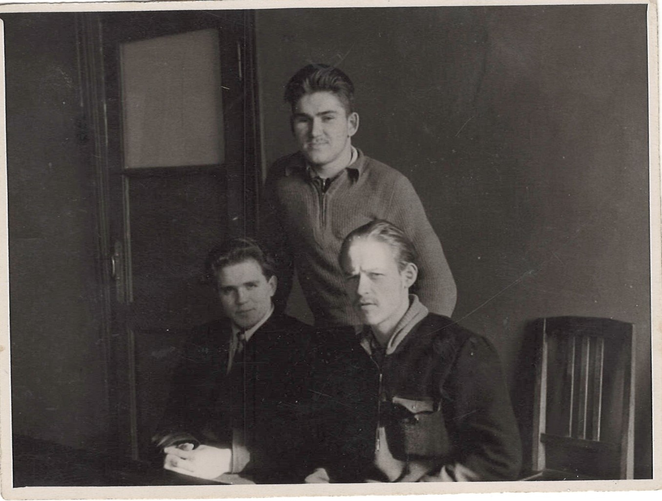 В одной из аудиторий Вост-фака (1956-57 г.): справа сидит арабист Равиль Дашкин, стоит арабист Станислав Прозоров.